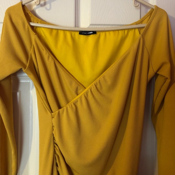 Off Shoulder Ruched Dress - Picture 2 of 3